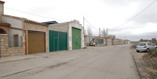 Solar con naves en venta en San Clemente