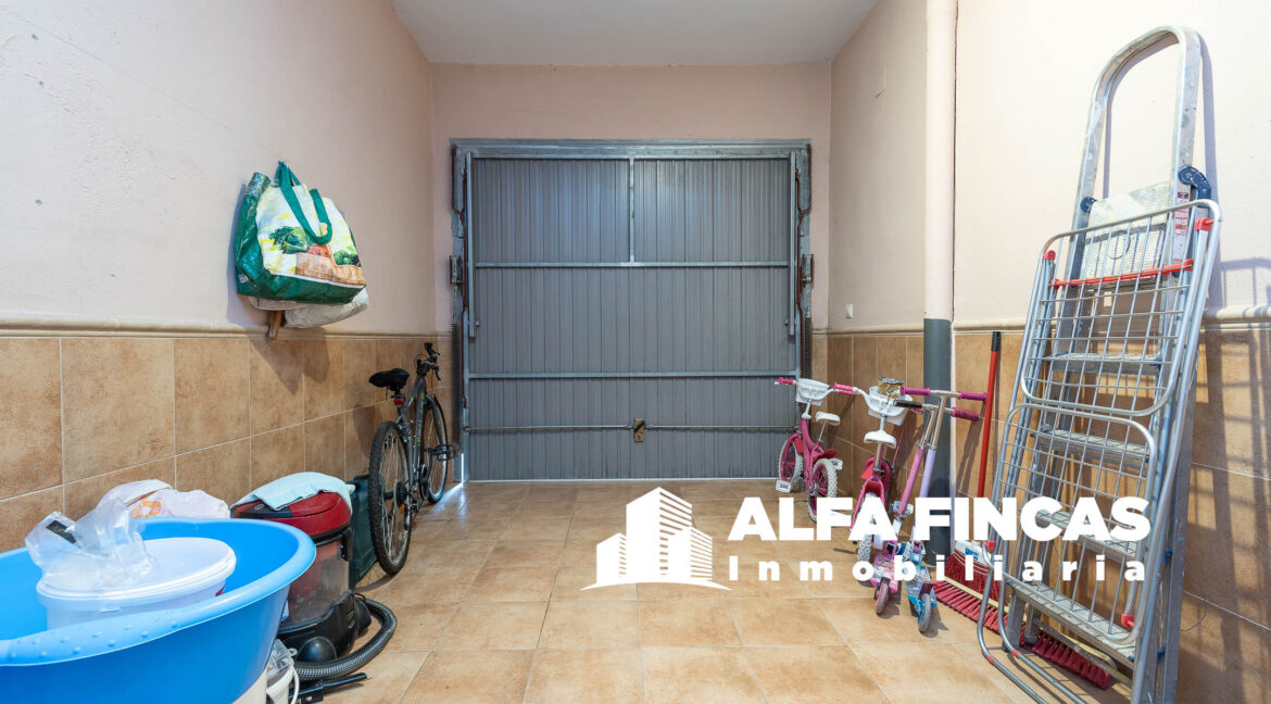 CHALET ADOSADO CON PATIO, TERRAZA Y GARAJE EN HONRUBIA (10)