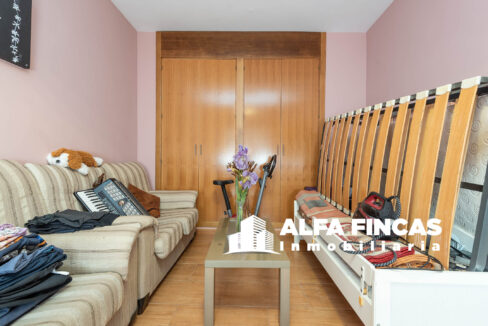 CHALET ADOSADO CON PATIO, TERRAZA Y GARAJE EN HONRUBIA (12)