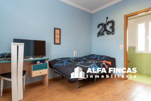 CHALET ADOSADO CON PATIO, TERRAZA Y GARAJE EN HONRUBIA (19)