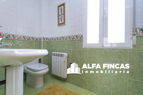 CHALET ADOSADO CON PATIO, TERRAZA Y GARAJE EN HONRUBIA (21)
