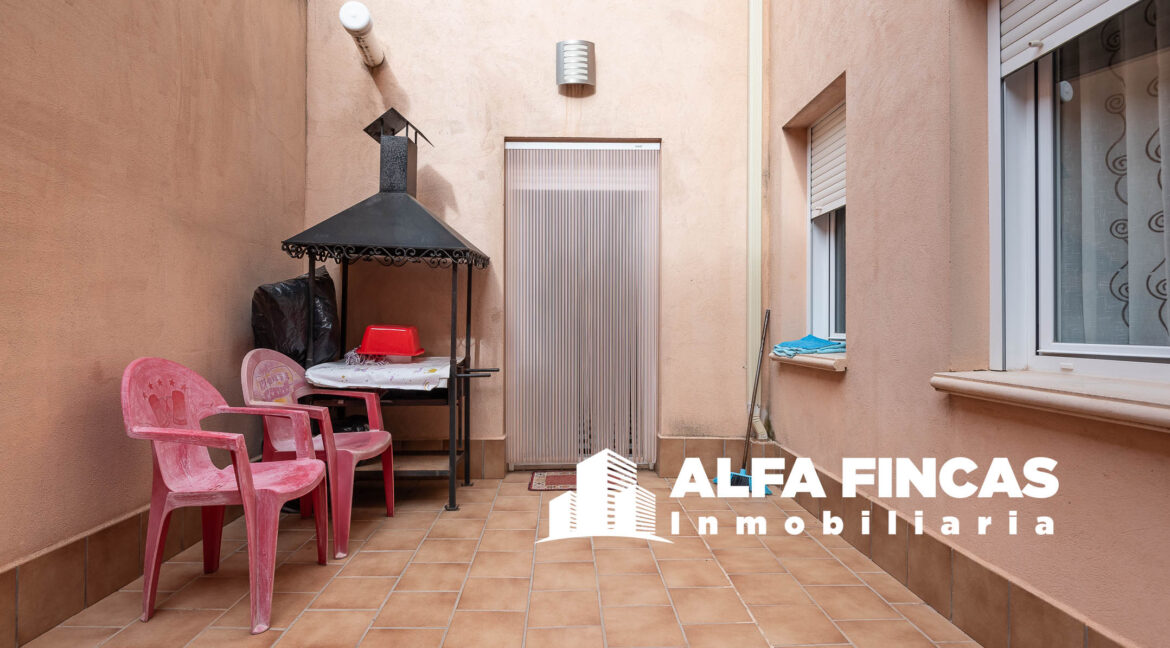 CHALET ADOSADO CON PATIO, TERRAZA Y GARAJE EN HONRUBIA (8)
