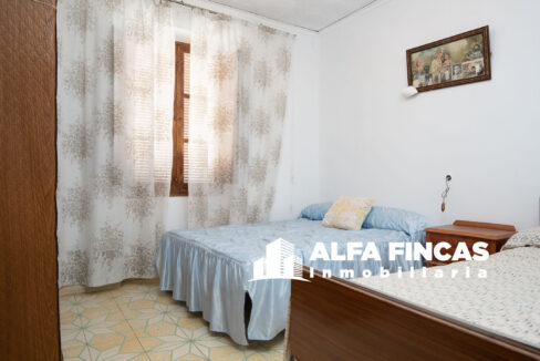 CASA CON PATIO EN LAS PEDROÑERAS (12)