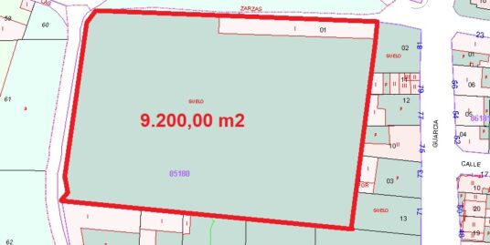 Solar urbanizable con naves en venta en San Clemente