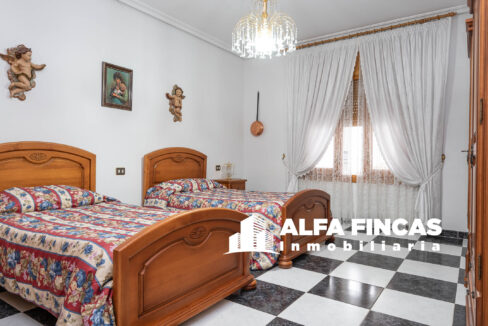 CASA CON PATIO Y GARAJE EN LA ALBERCA DE ZANCARA (28)