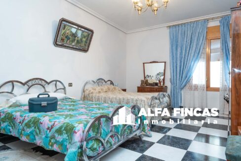 CASA CON PATIO Y GARAJE EN LA ALBERCA DE ZANCARA (29)