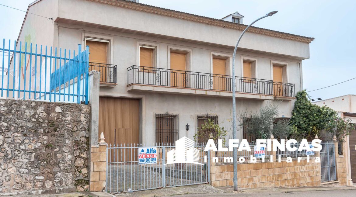 CASA CON PATIO Y GARAJE EN LA ALBERCA DE ZANCARA (34)