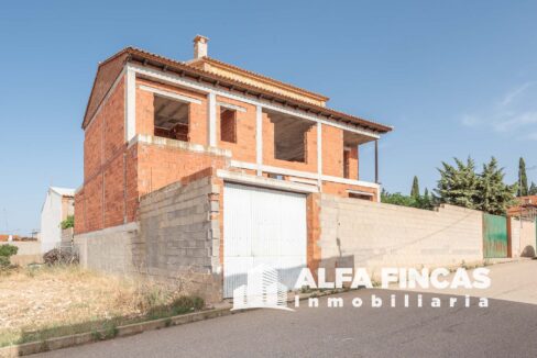 CASA CON PATIO Y NAVE (5)