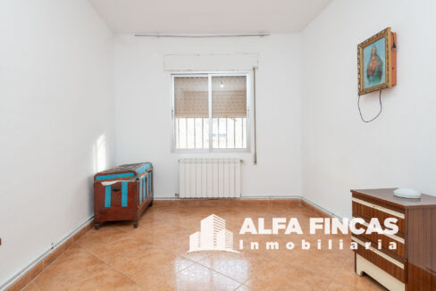 CASA EN VENTA CON PATIO Y GARAJE EN LA ALMARCHA (10)