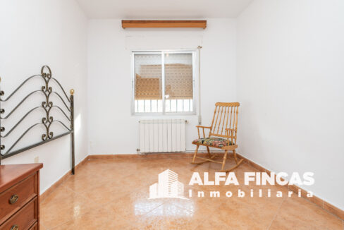 CASA EN VENTA CON PATIO Y GARAJE EN LA ALMARCHA (11)