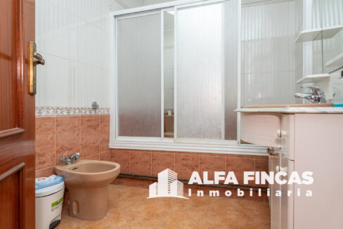 CASA EN VENTA CON PATIO Y GARAJE EN LA ALMARCHA (12)