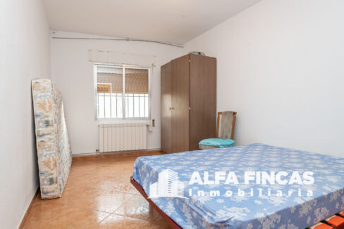CASA EN VENTA CON PATIO Y GARAJE EN LA ALMARCHA (13)