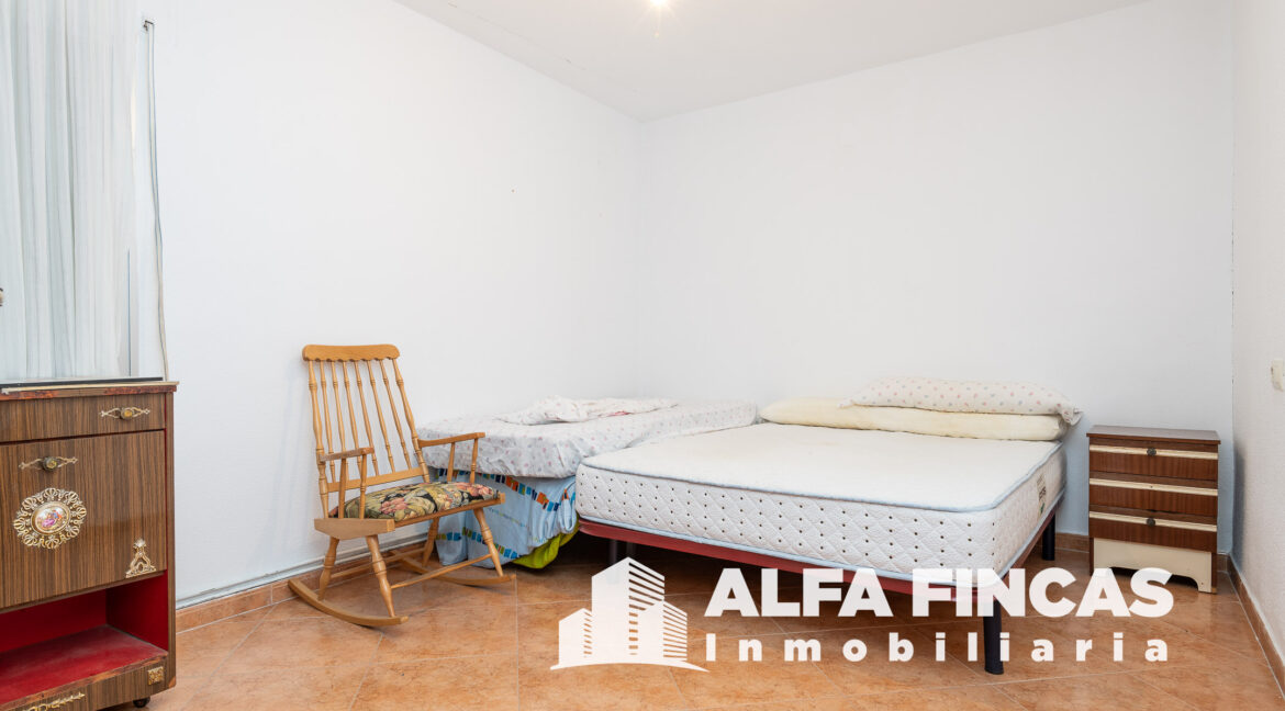 CASA EN VENTA CON PATIO Y GARAJE EN LA ALMARCHA (14)