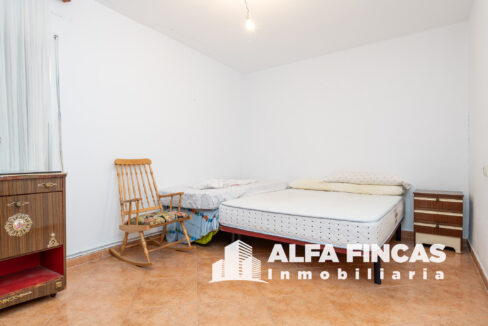 CASA EN VENTA CON PATIO Y GARAJE EN LA ALMARCHA (14)