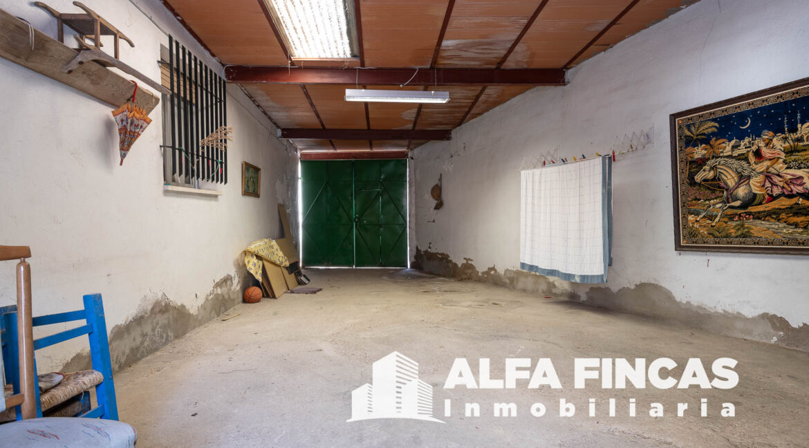 CASA EN VENTA CON PATIO Y GARAJE EN LA ALMARCHA (4)