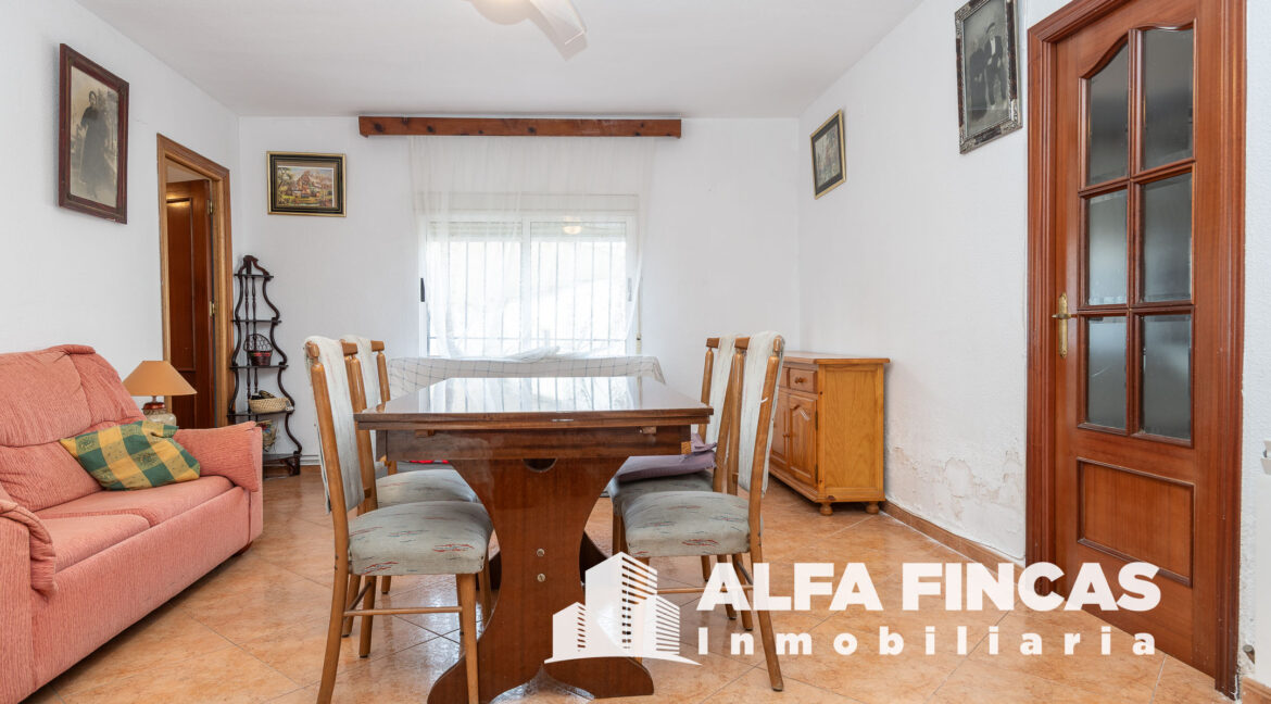 CASA EN VENTA CON PATIO Y GARAJE EN LA ALMARCHA (7)
