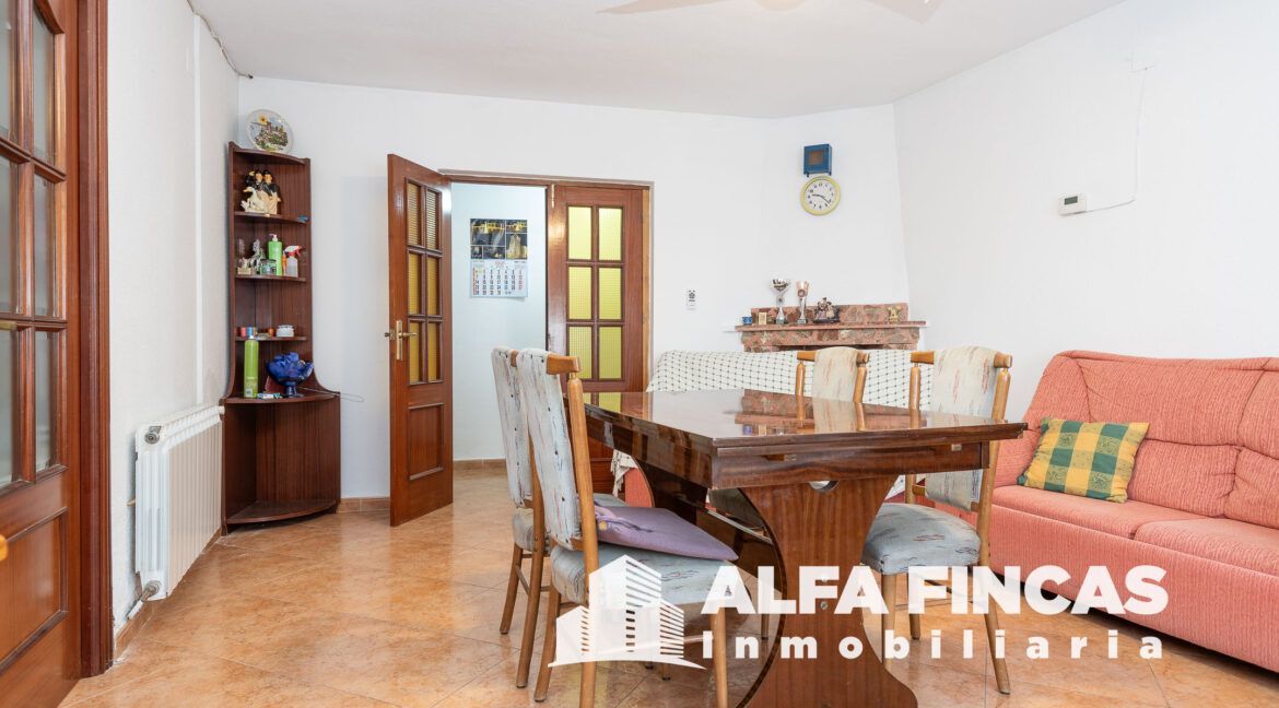 CASA EN VENTA CON PATIO Y GARAJE EN LA ALMARCHA (8)