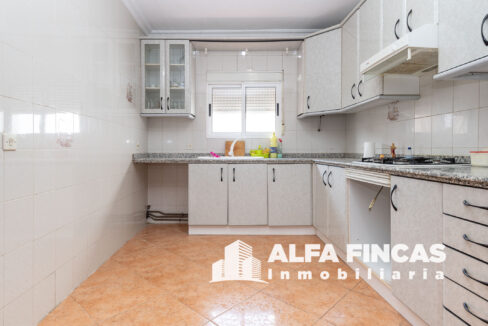 CASA EN VENTA CON PATIO Y GARAJE EN LA ALMARCHA (9)