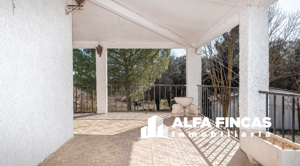 CASA CON PATIO Y GARAJE EN CASALONGA (11)
