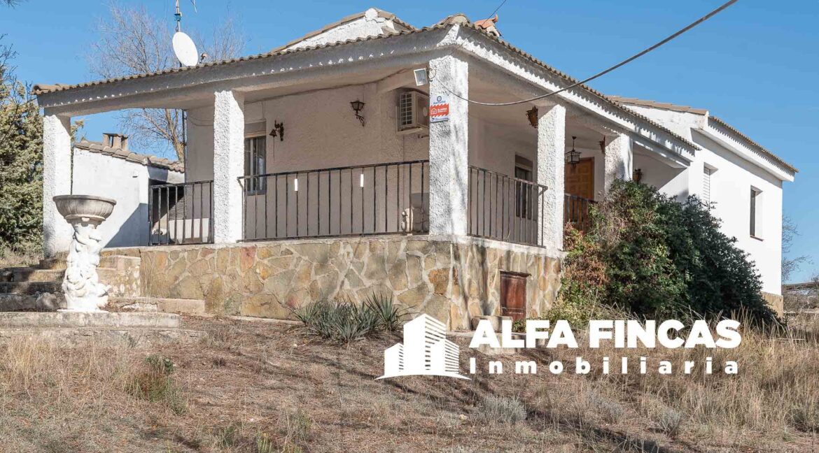 CASA CON PATIO Y GARAJE EN CASALONGA (12)