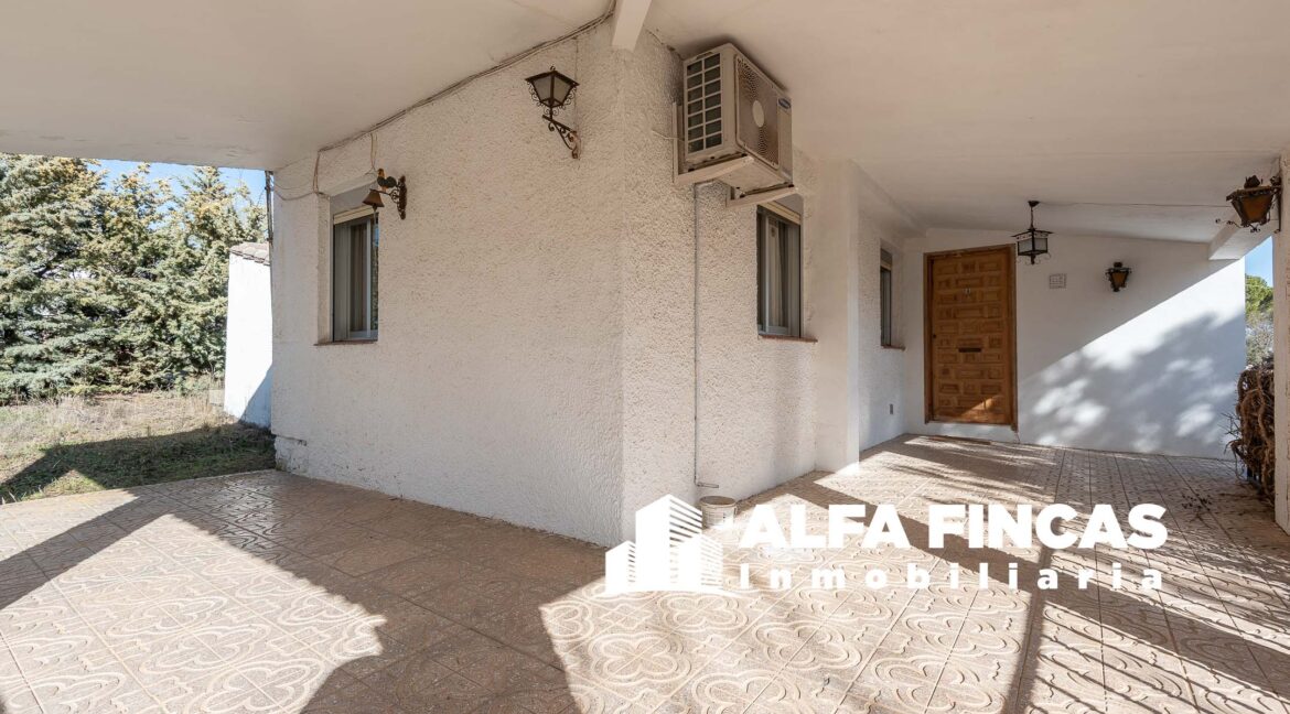 CASA CON PATIO Y GARAJE EN CASALONGA (9)
