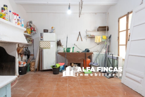 CASA CON PATIO Y GARAJE EN VILLARROBLEDO (11)