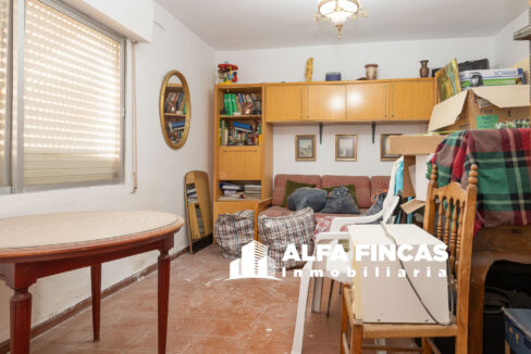 CASA CON PATIO Y GARAJE EN VILLARROBLEDO (12)