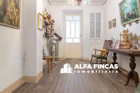 CASA CON PATIO Y GARAJE EN VILLARROBLEDO (16)