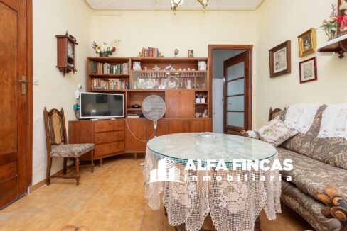 CASA CON PATIO Y GARAJE EN VILLARROBLEDO (2)