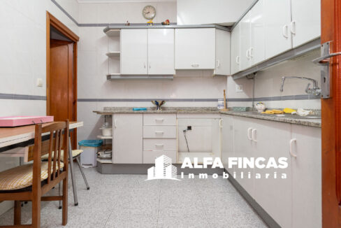 CASA CON PATIO Y CALEFACCION EN VILLARROBLEDO (12)