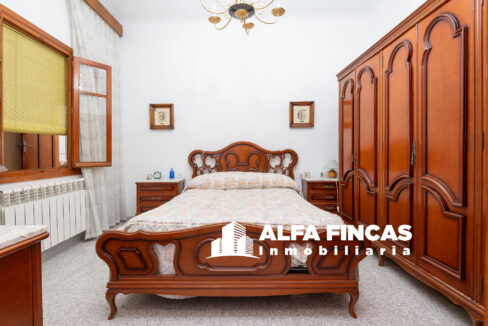CASA CON PATIO Y CALEFACCION EN VILLARROBLEDO (15)