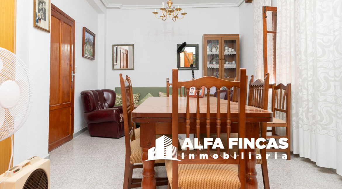 CASA CON PATIO Y CALEFACCION EN VILLARROBLEDO (17)
