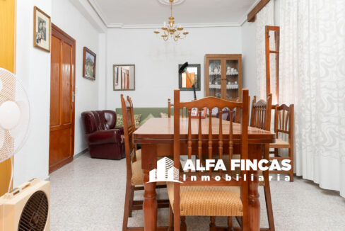 CASA CON PATIO Y CALEFACCION EN VILLARROBLEDO (17)