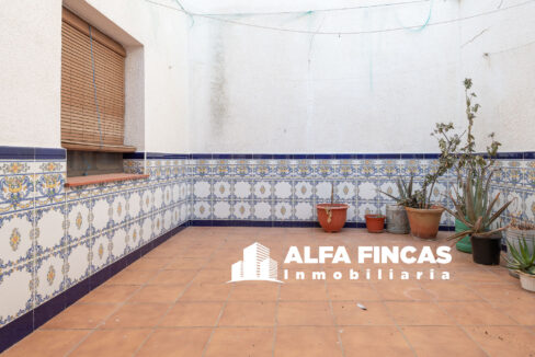 CASA CON PATIO Y CALEFACCION EN VILLARROBLEDO (18)