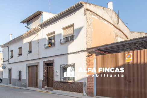 CASA CON PATIO Y CALEFACCION EN VILLARROBLEDO (23)