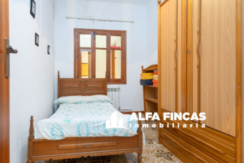 CASA CON PATIO Y CALEFACCION EN VILLARROBLEDO (5)