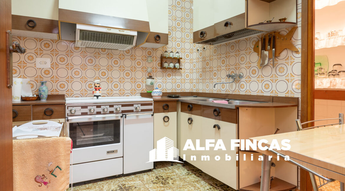 CASA CON PATIO Y CALEFACCION EN VILLARROBLEDO (7)