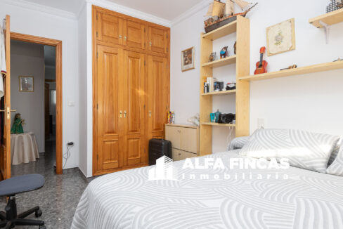 CASA CON PATIO Y GARAJE (14)